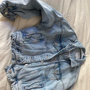 Zara denim jacket size xs. Minor wear and has a tiny bleach drop on the back